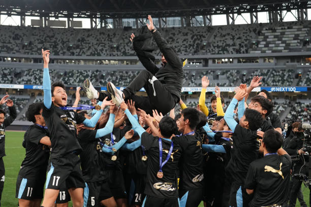 並成功贏得 並成功贏得